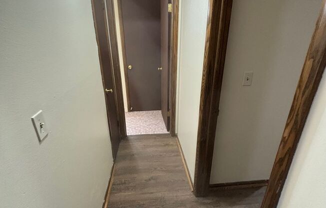 2 beds, 1 bath, 800 sqft, $999, Unit Custer-302