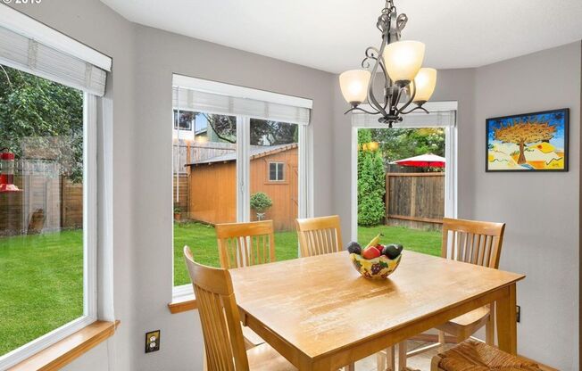 3 bedroom Home in Bull Mountain neighborhood!