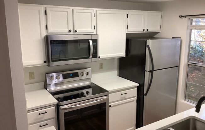 CENTRAL EAST BREMERTON CONDO - 2BED 2BATH WITH GARAGE/STORAGE