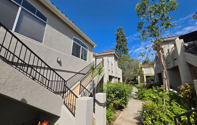 Seagate Colony: Upper 1 Bedroom 1 Bath Condo