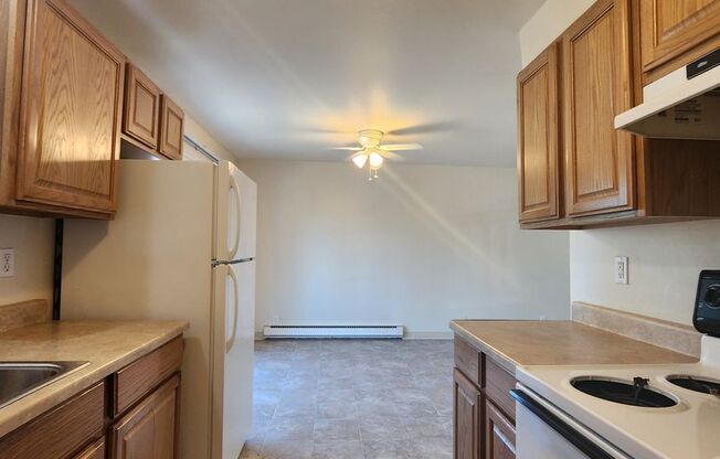 2 beds, 1 bath, $1,650, Unit # #A 205