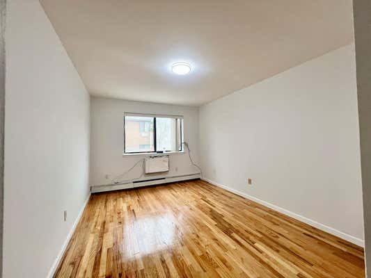 123 8 25 AVE