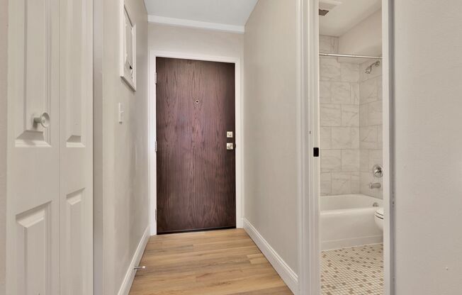 2 beds, 1 bath, $1,685, Unit 111