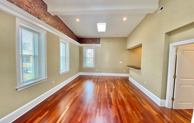 Columbia Heights - The Majestic Large 2 bed 2 bath w/cathedral ceilings and parking