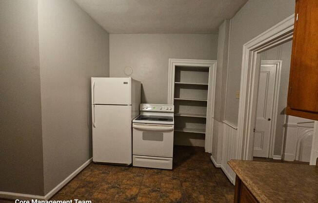 Efficiency Apartment located in the North Side !