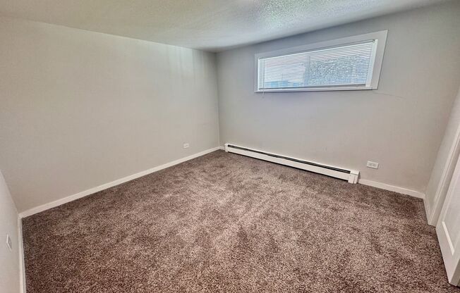 2 beds, 1 bath, 700 sqft, $1,175, Unit 32