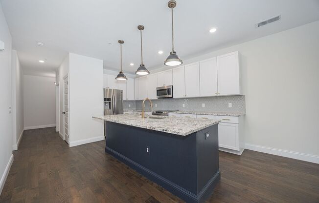 2 beds, 2 baths, 1,262 sqft, $2,200, Unit 302