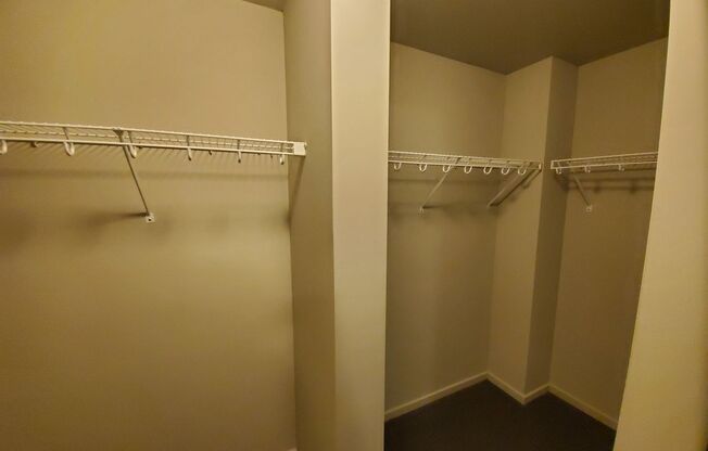 3 beds, 3 baths, 1,122 sqft, $1,890, Unit 304