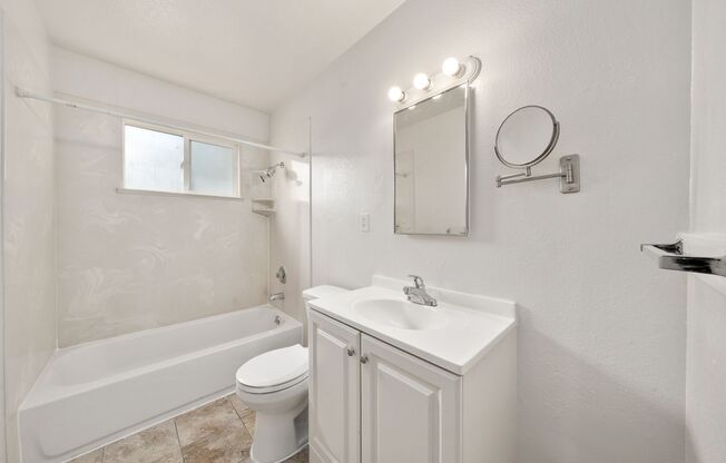 Newly renovated 2 bedroom 1 bath unit in Rio Linda