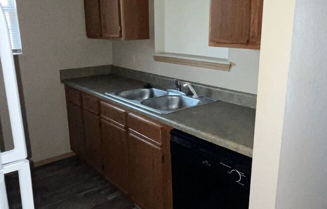 2 beds, 1 bath, $775