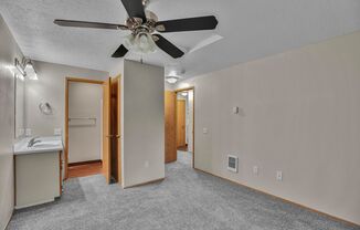 2 beds, 2 baths, 950 sqft, $1,295, Unit 340-18