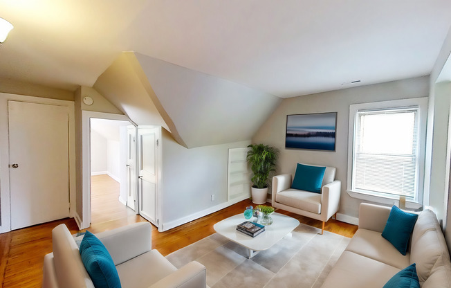 163 165 LEIGHTON AVE