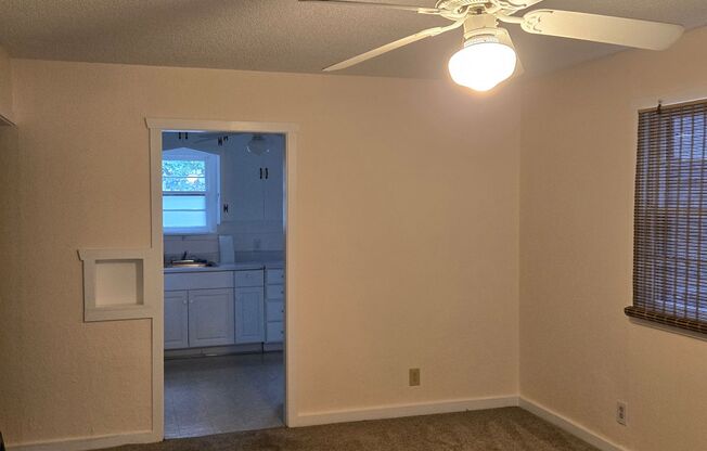 CUTE 2 bedroom, 1 bath cottage on WESTSIDE of Colorado Springs