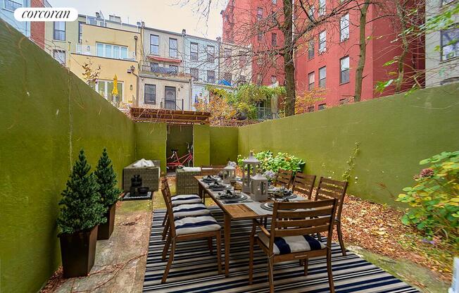 207 W 121 ST