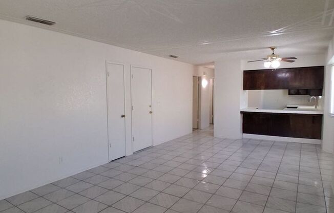 SPECIAL: HALF OF FIRST MONTH RENT!! Spacious 3 Bedroom With Garage Located On Ashlan & Cornelia!