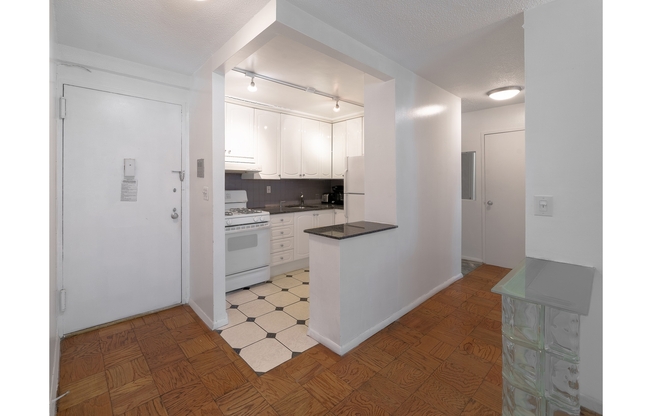 1 bed, 1 bath, 550 sqft, $4,250, Unit 4F