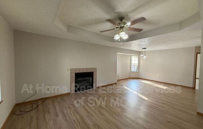 506 W WARREN AVE