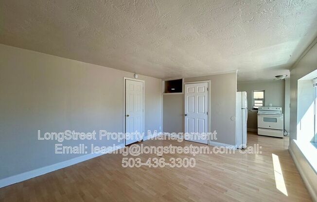 772 SW BROADWAY DR