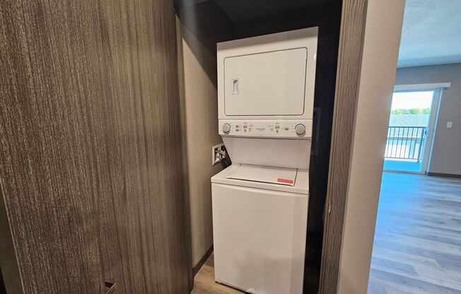 2 beds, 1 bath, 834 sqft, $1,500, Unit 118