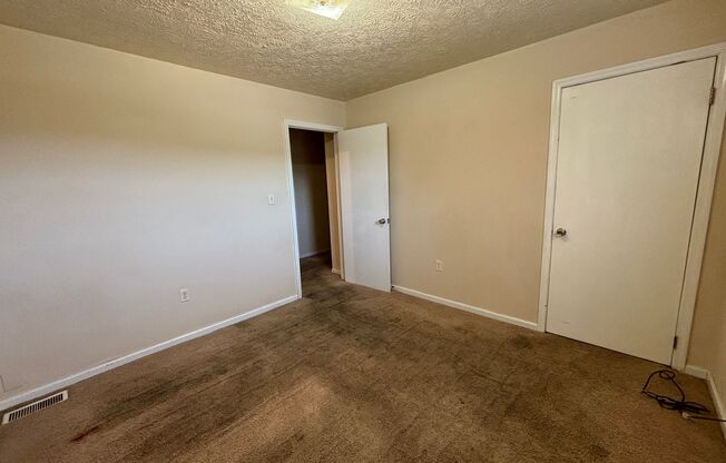 2 beds, 1.5 baths, 880 sqft, $850