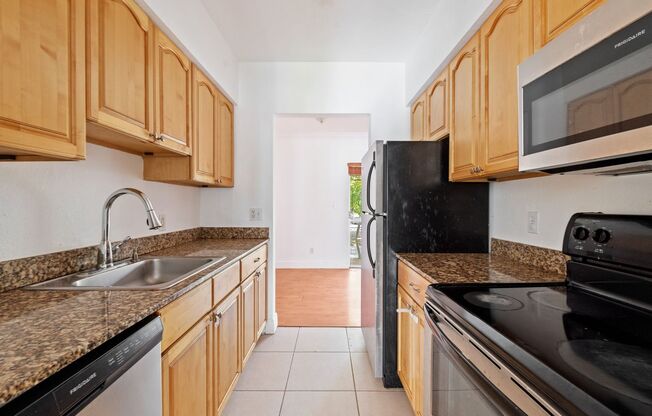 2 beds, 2 baths, $2,600, Unit APARTMENT 208