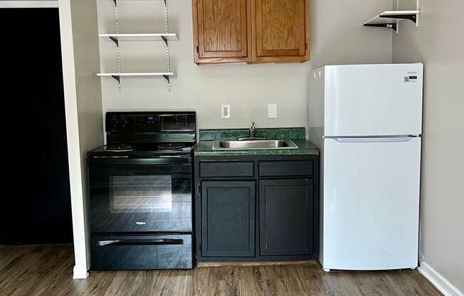 Studio, 1 bath, 310 sqft, $755, Unit 28