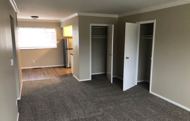 2 beds, 1 bath, 700 sqft, $800, Unit 2212 A