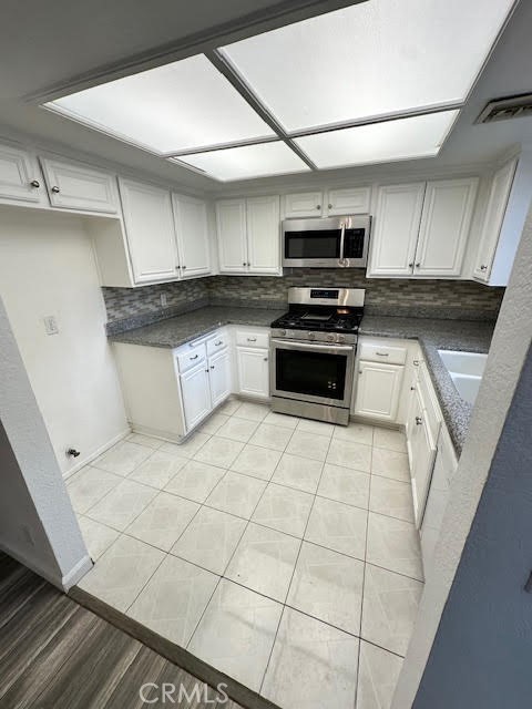 2 beds, 2 baths, 1,125 sqft, $2,900, Unit 207