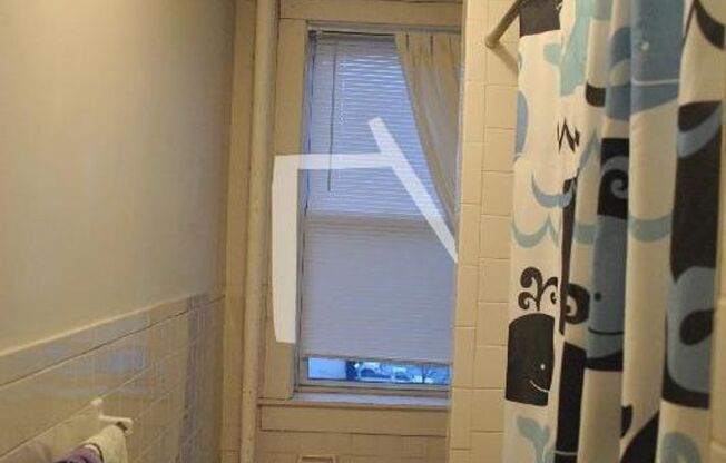 2 beds, 1 bath, $2,500, Unit Unit #15