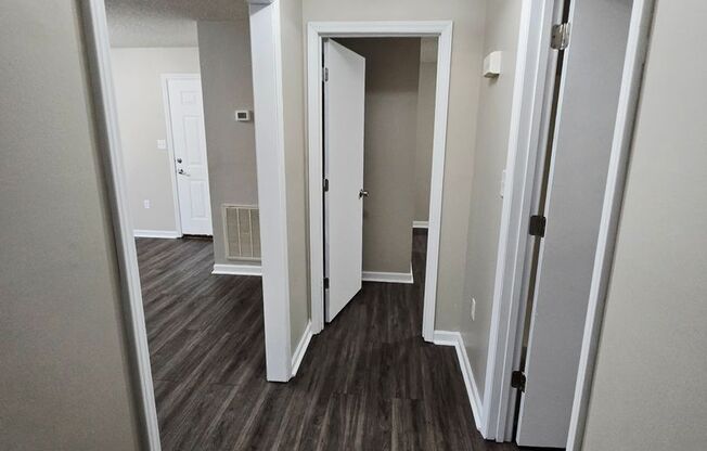 2 beds, 1.5 baths, 1,076 sqft, $1,429, Unit 056
