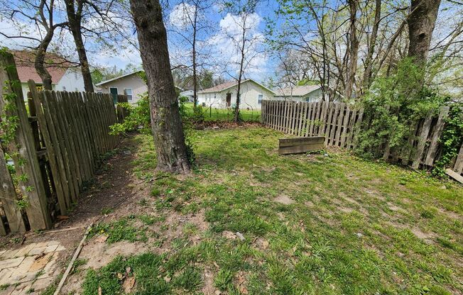 Spacious 2-Bedroom, 1-Bathroom Home AVAILABLE NOW!!