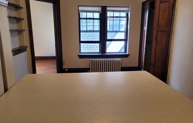 1 bed, 1 bath, $995, Unit 302