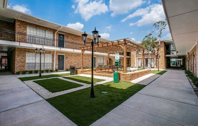 courtyard at Bellaire Oaks Apartments, Houston, TX, 77096