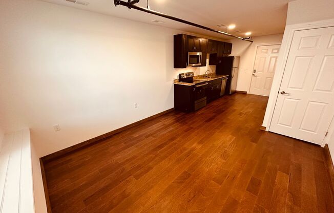 1 bed, 1 bath, 567 sqft, $1,200, Unit Unit 113B