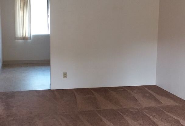 1 bed, 1 bath, $995, Unit 16