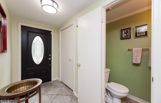 Come see what McLean has to offer you with this Beautiful end-unit townhome!!
