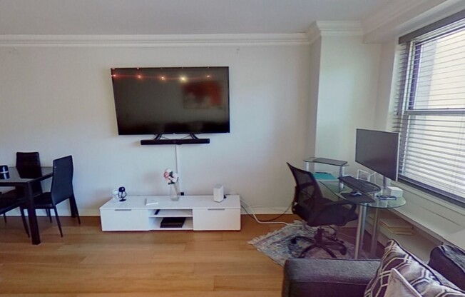 1 bed, 1 bath, 740 sqft, $3,400, Unit 10R