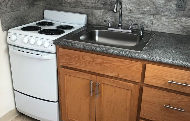 Studio, 1 bath, 400 sqft, $1,625, Unit 53