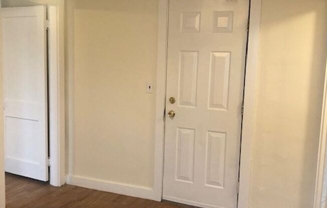 1 bed, 1 bath, $1,400, Unit 204