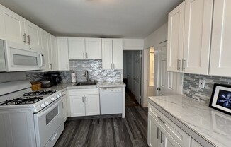 2 beds, 1 bath, 800 sqft, $2,400, Unit 27