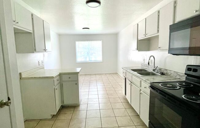 2 beds, 1 bath, $800