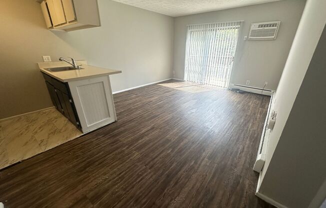 1 bed, 1 bath, 560 sqft, $825, Unit 611-19