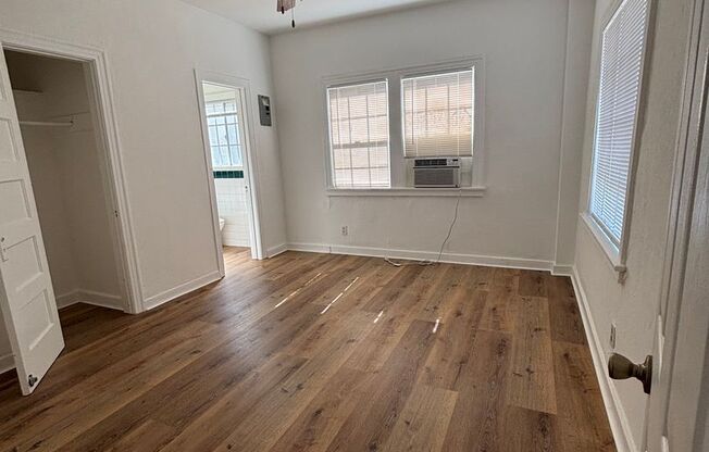 Fenwick, 8450 - Floralita, 10560