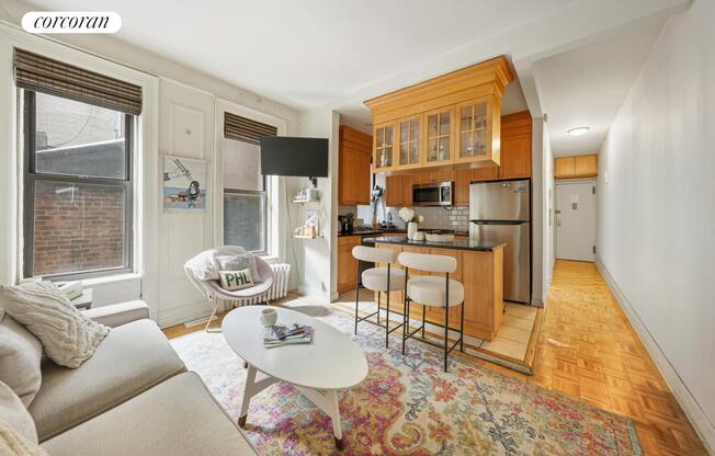 246 E 51 ST