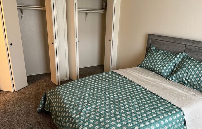 2 beds, 2 baths, 810 sqft, $975, Unit 707