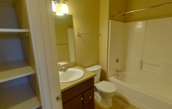 3 beds, 3 baths, 1,324 sqft, $2,700, Unit 303