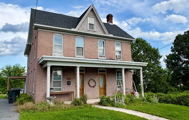 Large 4 bedroom house near Waynesboro Hospital