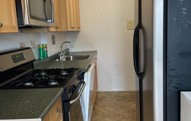 1 bed, 1 bath, $4,700, Unit 16N