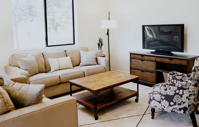 1 bed, 1 bath, 789 sqft, $1,810, Unit E201