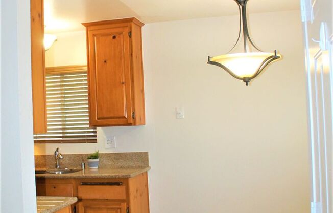 2 beds, 1 bath, $1,550